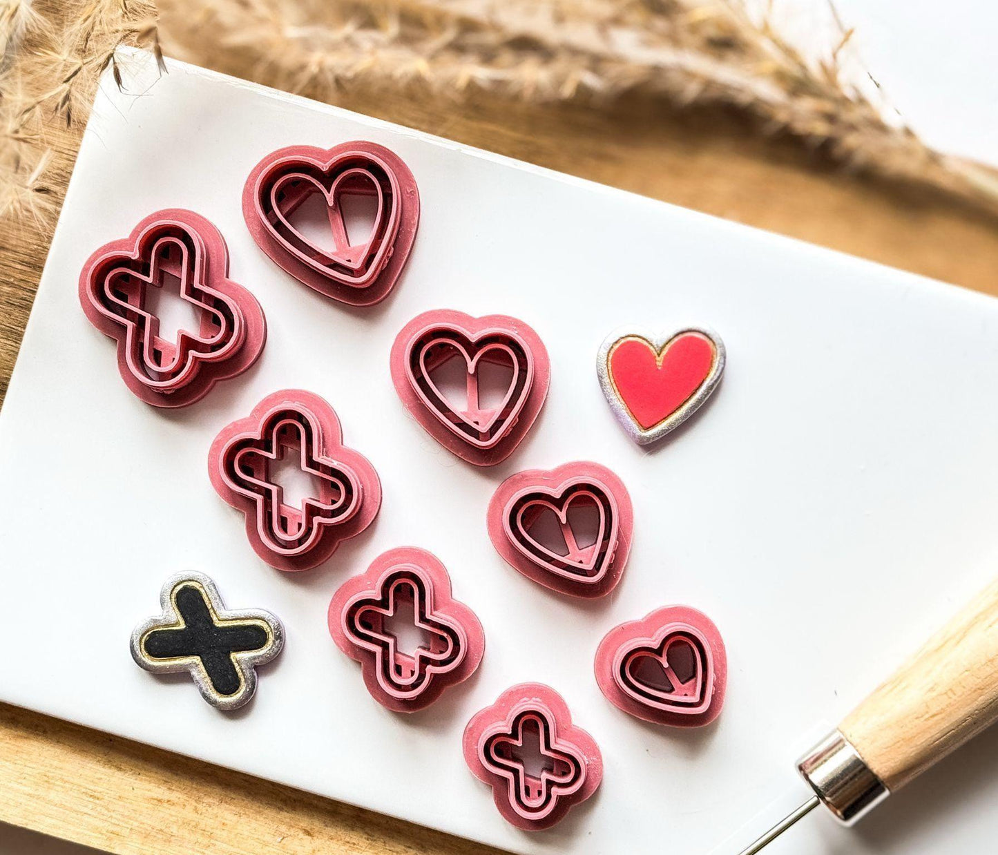 Hugs and kisses cly cutter set with polymer clay samples