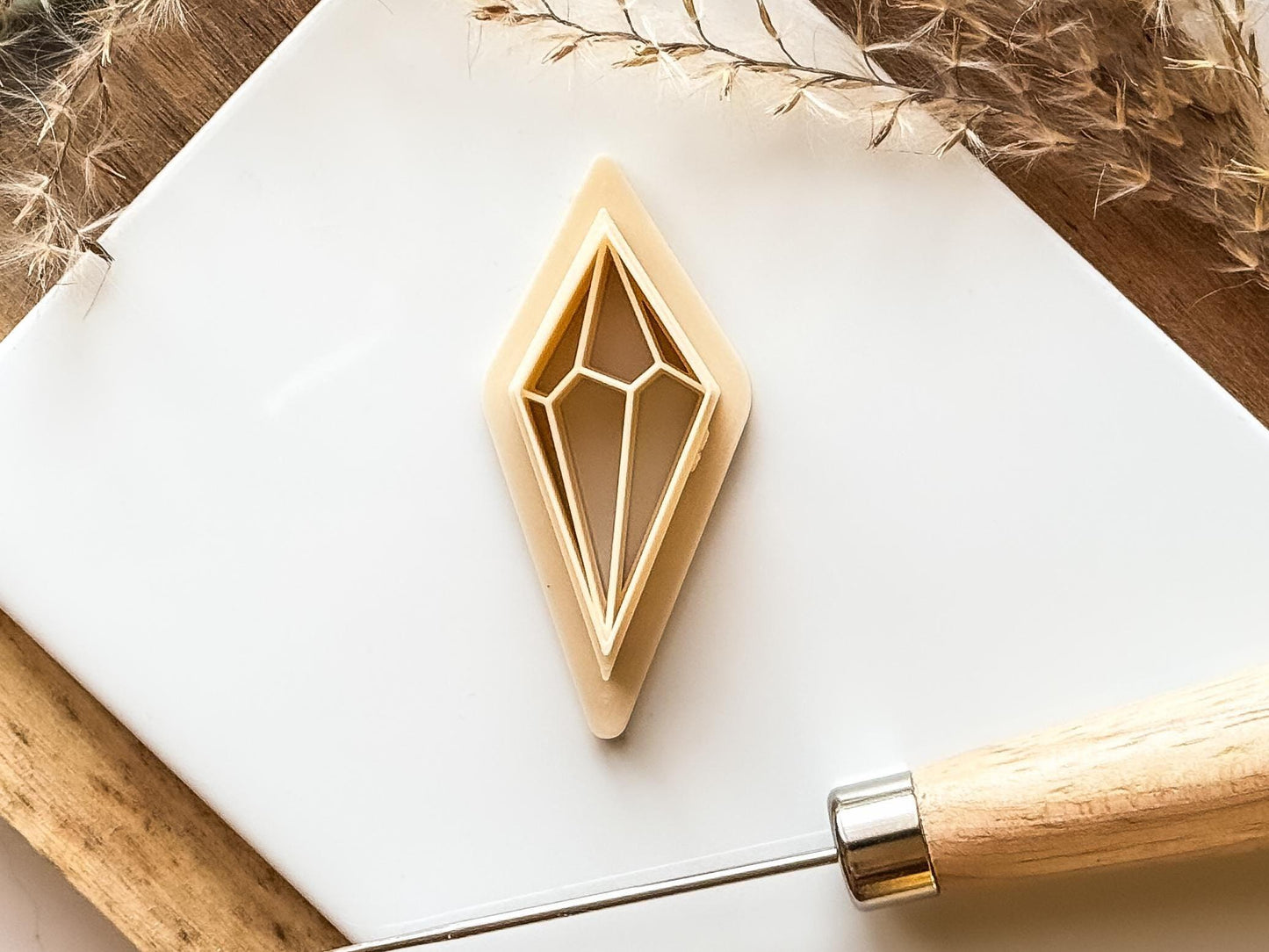 Beige clay cutter