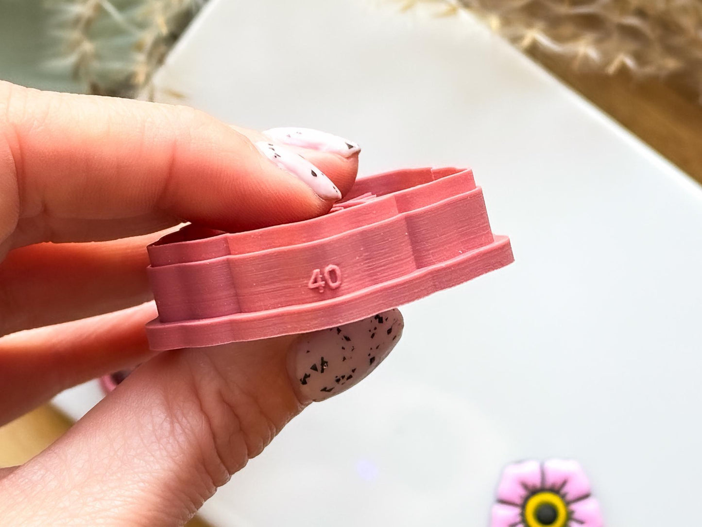 Cutter with printed size on the side