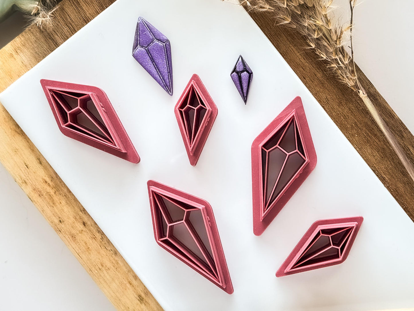 Multiple sizes of crystal clay cutter