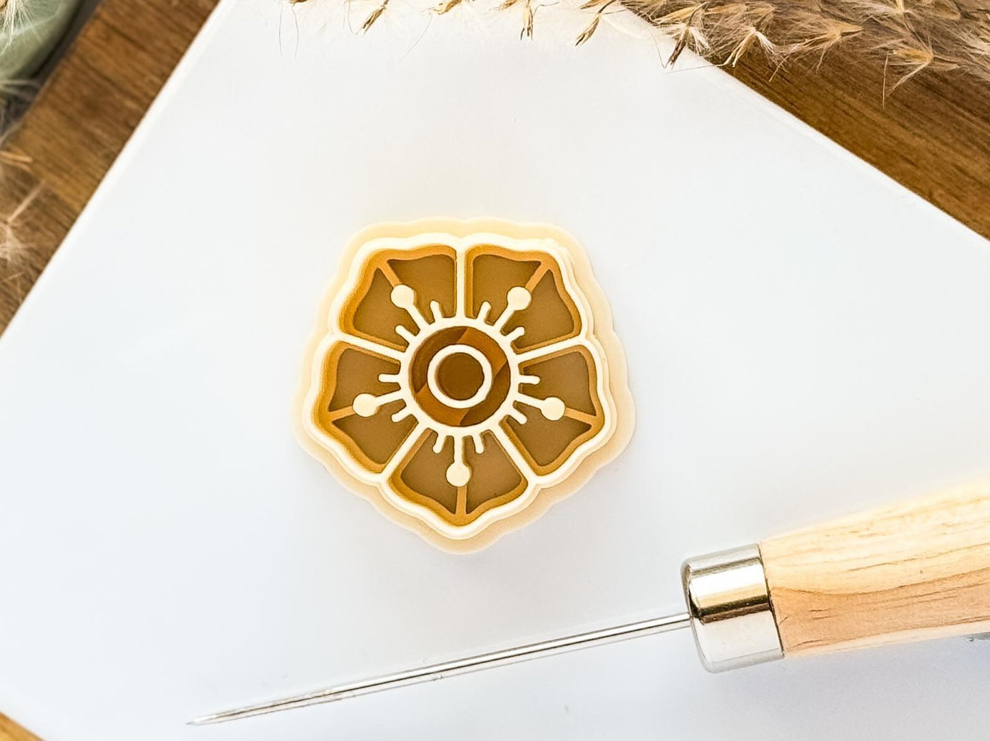 Beige flower cutter
