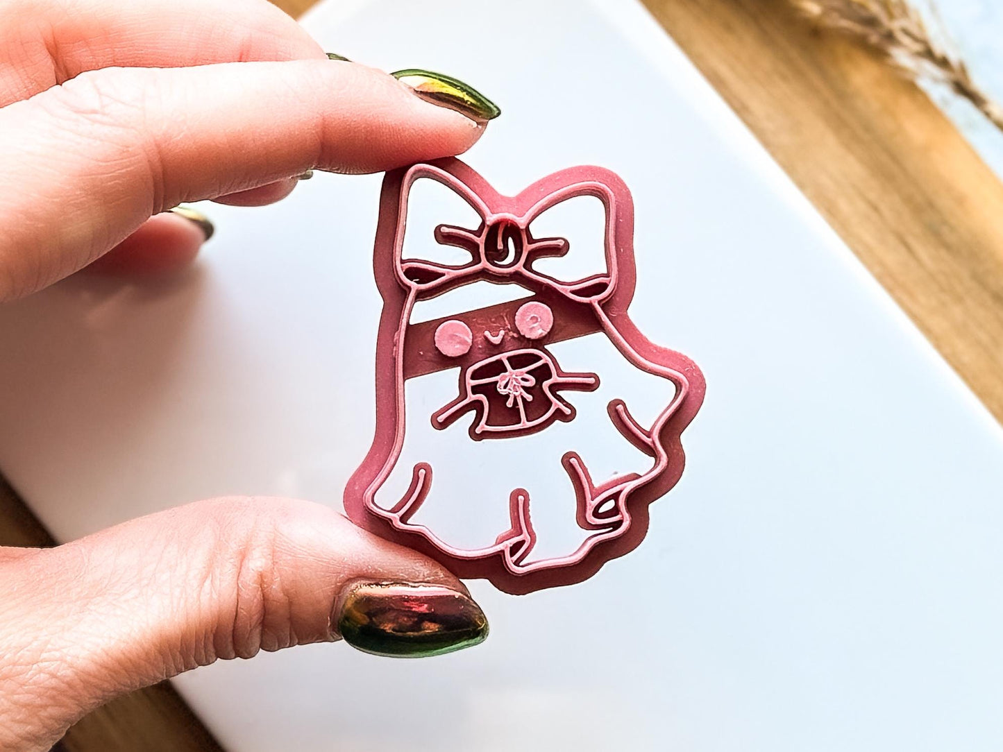 Spooky Christmas Clay Cutter: Girl Ghost With Bow and Present, 2.5 - 4.5 cm-Christmas / Winter