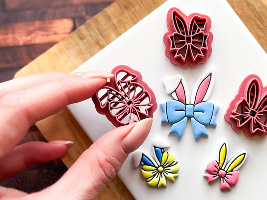 Rabbit ear and bow cutter structure - open cutter for reduced sticking when lifting from the clay