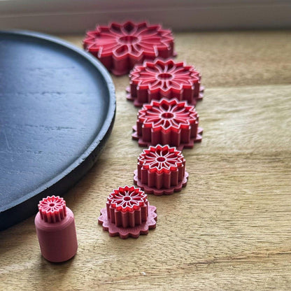 Daisy Flower Clay Cutters. Perfect for clay earring and decoration making. Unique cutter design. 7 sizes available. UK Made. - Fabled Cutters