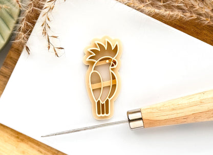 Beige cockatoo tropical bird clay cutter in beige plastic material