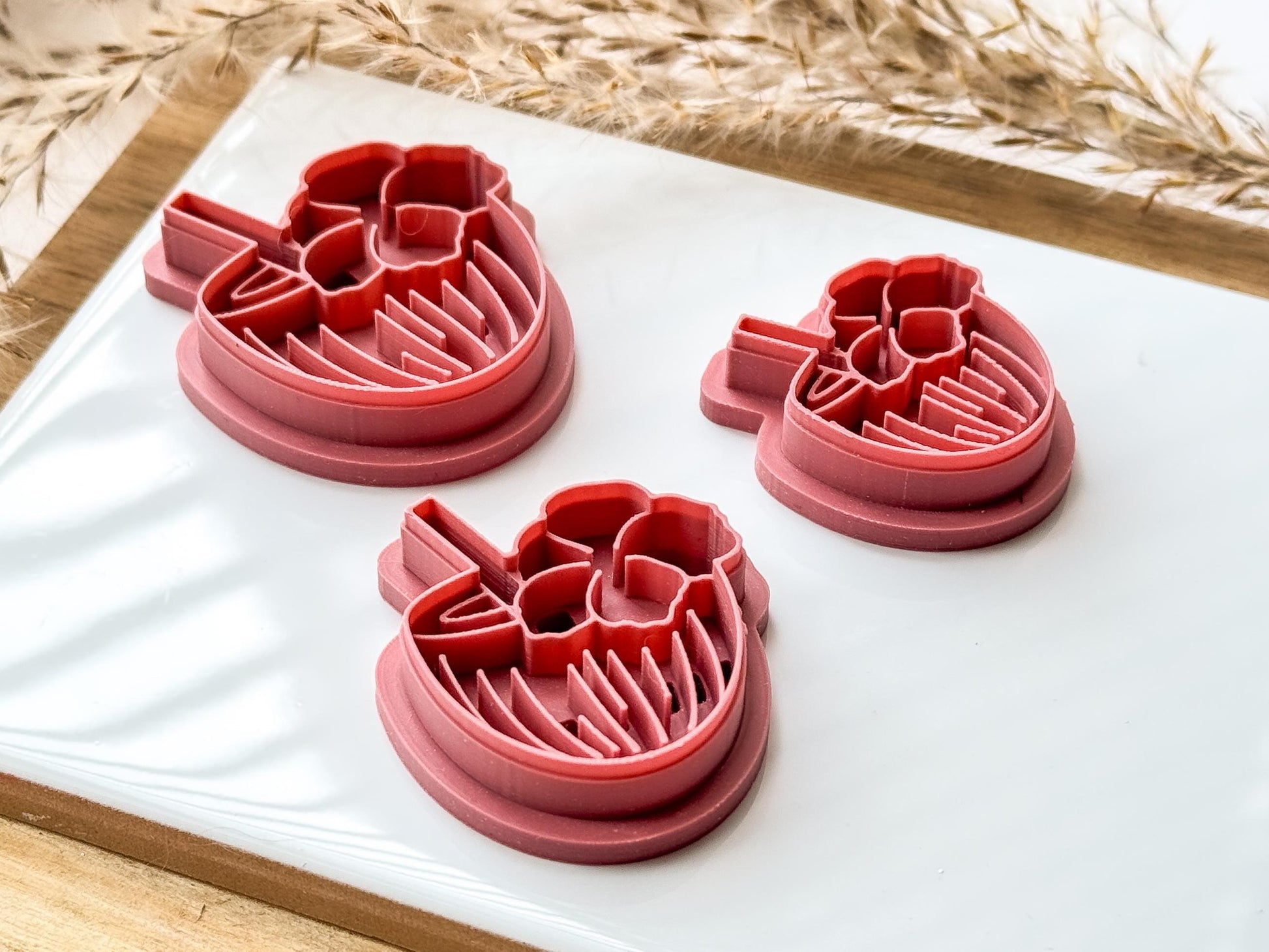 Side view of tropical beach cocktail cutters to show imprint lines and 0.4mm cutting edge