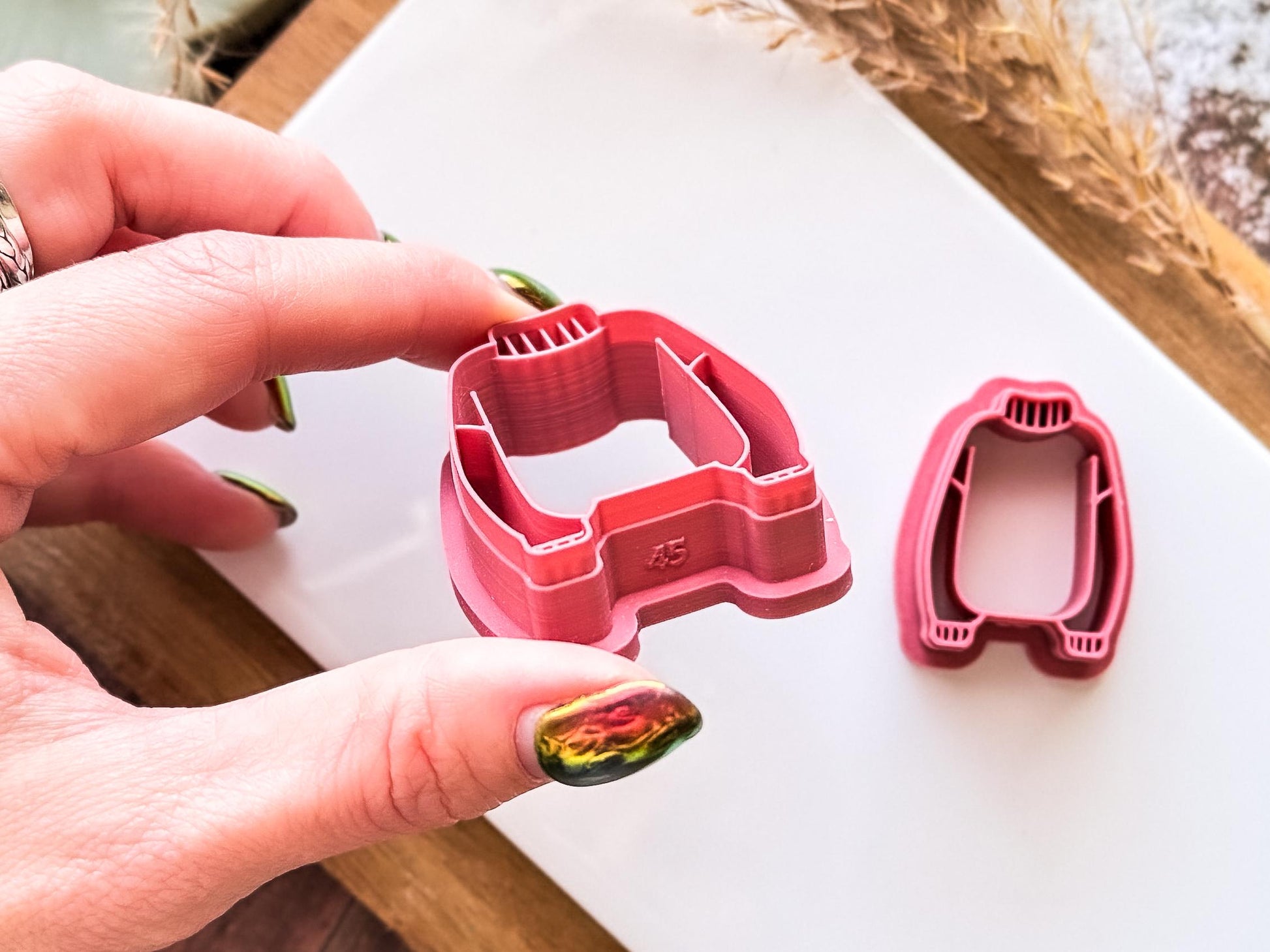 Long Jumper Clay Cutter: Plain Sweater With Collar and Cuff details, 2.5 - 4.5cm-Autumn Clay Cutters