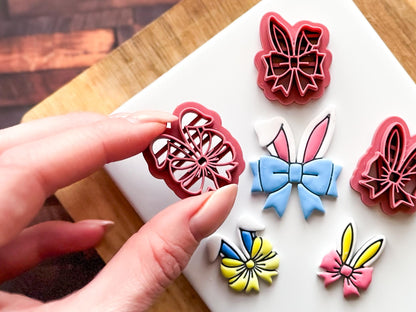 Rabbit ear and bow cutter structure - open cutter for reduced sticking when lifting from the clay