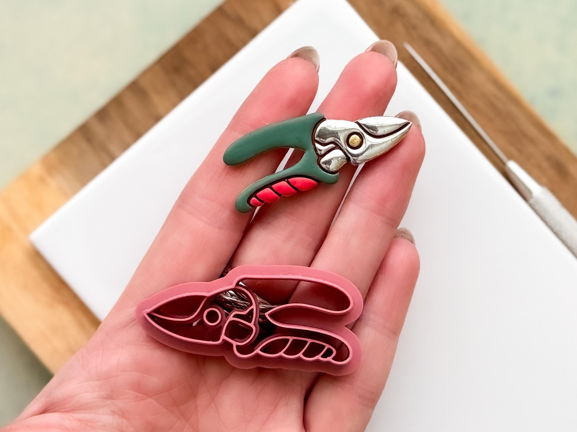 Secateurs clay cutter – sharp imprint cutter, made in UK by Fabled Cutters