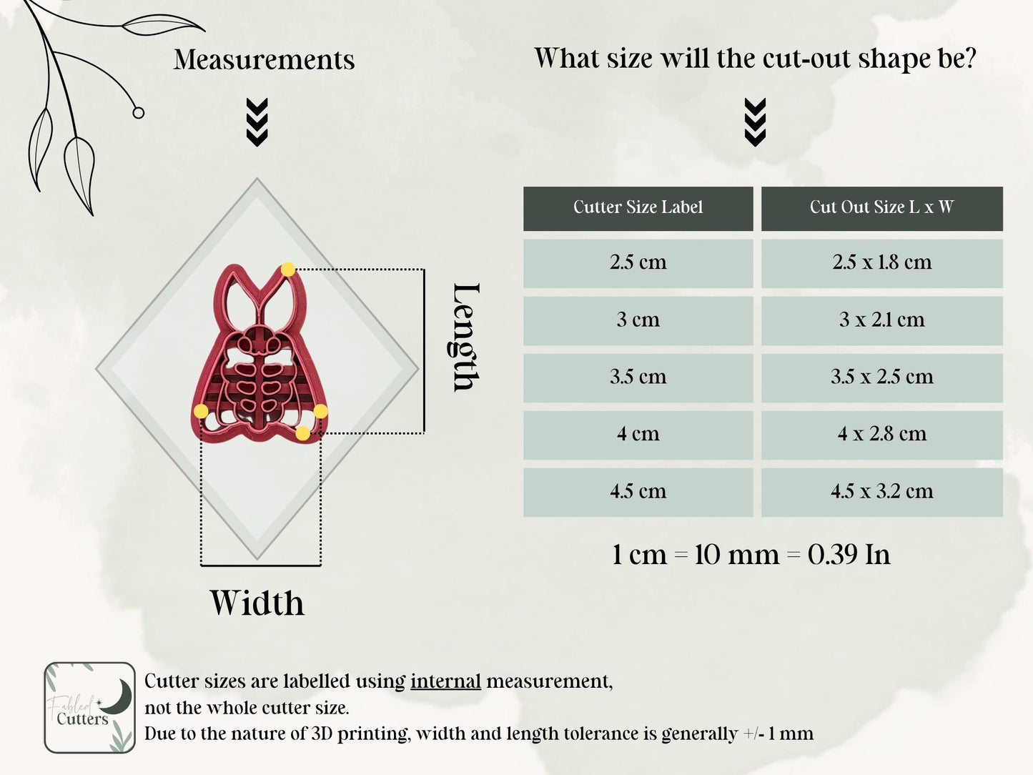 Size guide for a cute moth polymer clay cutter showing how cutter labels relate to the finished clay shape dimensions. Includes measurements for 2.5 cm, 3 cm, 3.5 cm, 4 cm and 4.5 cm cutters, plus width and length reference points.