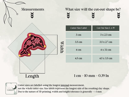 Size guide for a floral dolphin polymer clay cutter showing how cutter labels relate to the finished clay shape dimensions. Includes measurements for 3 cm, 3.5 cm, 4 cm and 4.5 cm cutters, plus width and length reference points.
